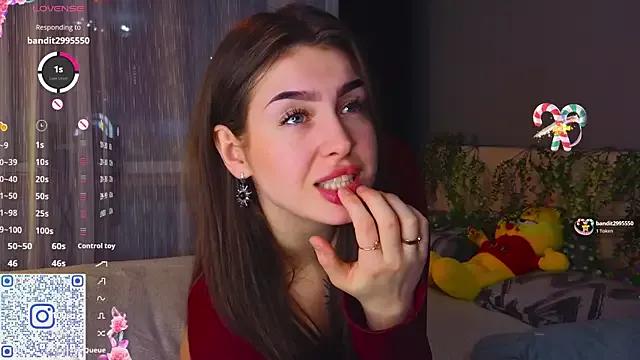 TinyMollys from StripChat is Freechat