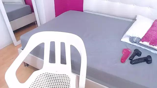 Photos of tinyy_whore18 from StripChat is Freechat