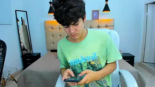 Tommy18__ from StripChat is Freechat