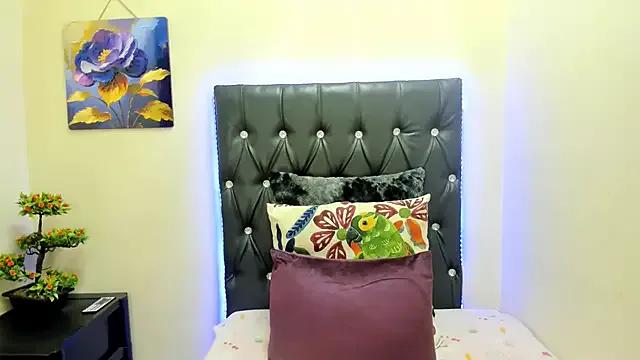 Toxicfantasy4u from StripChat is Freechat