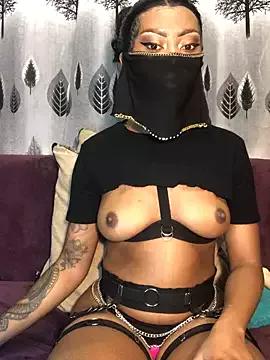Photos of TyraLee from StripChat is Freechat