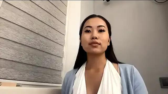 Ur_neighbor_Kira from StripChat is Freechat