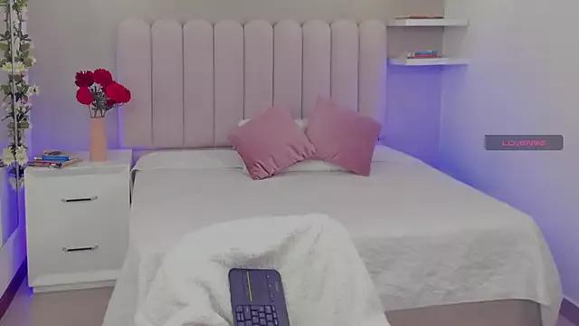 Girls and cam to cam: Watch as these sophisticated entertainers uncover their stunning costumes and curvaceous curves online!