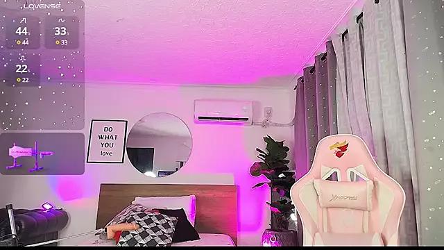 Girls and cam to cam: Watch as these sophisticated entertainers uncover their stunning costumes and curvaceous curves online!