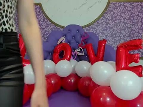 Girls and cam to cam: Watch as these sophisticated entertainers uncover their stunning costumes and curvaceous curves online!