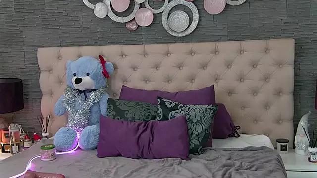 Girls and cam to cam: Watch as these sophisticated entertainers uncover their stunning costumes and curvaceous curves online!