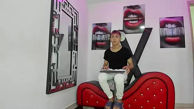 VERY_HOT_GUYS from StripChat is Freechat