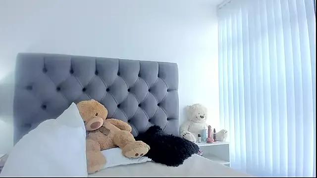VictoriaParkeer from StripChat is Freechat