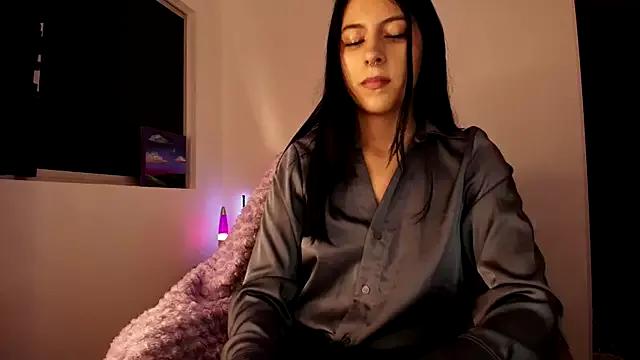 violethun_ from StripChat is Freechat