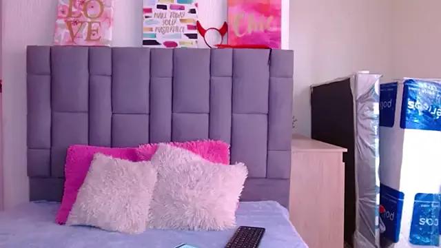 Vivianita_Lov19 from StripChat is Freechat