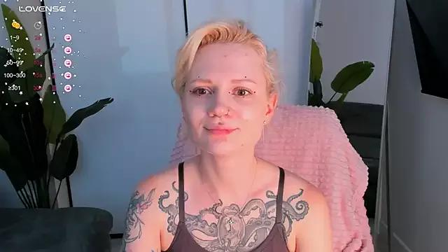 vivirocks from StripChat is Freechat