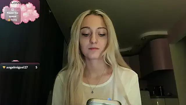 white_liillyy from StripChat is Freechat