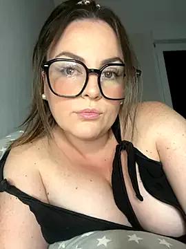 whitequeen_xxx from StripChat is Freechat