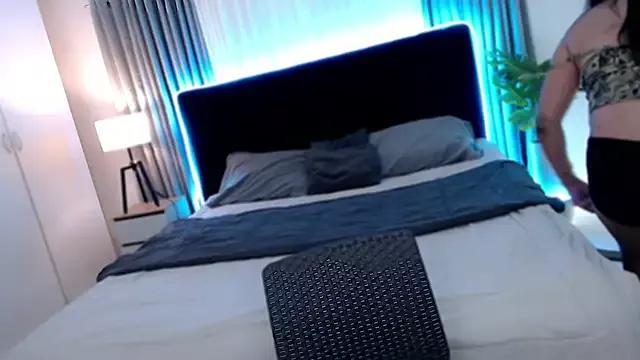 WomanOfYourDreams from StripChat is Freechat