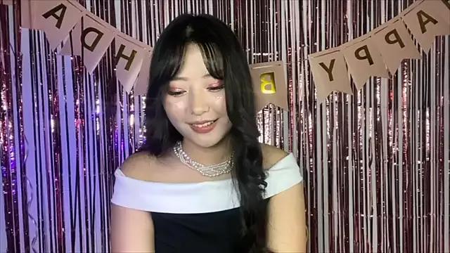 WonderMira from StripChat is Freechat