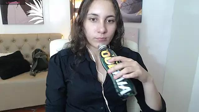 xlunna from StripChat is Freechat
