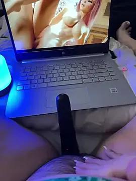 yourcutesarah from StripChat is Freechat