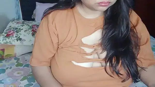 yoursnishaa from StripChat is Freechat