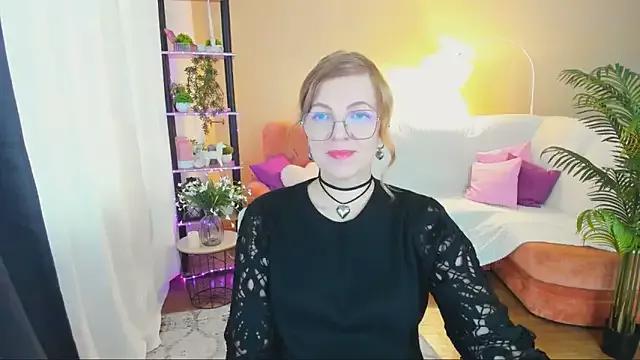 YourUniverser from StripChat is Freechat