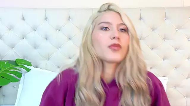 ZoehAngel from StripChat is Freechat