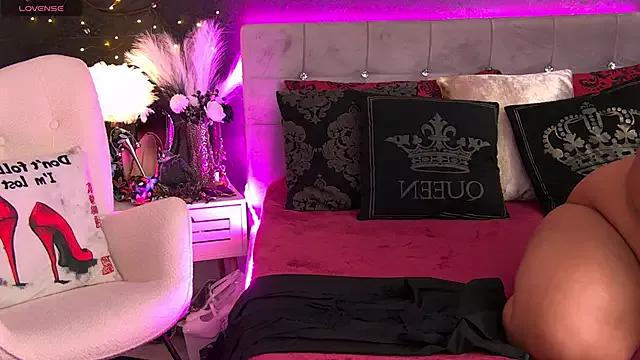 Girls and cam to cam: Watch as these sophisticated entertainers uncover their stunning costumes and curvaceous curves online!