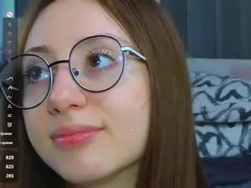 avrillemell on Chaturbate