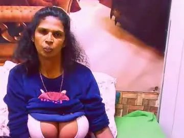 sexyva4u2luv on Chaturbate