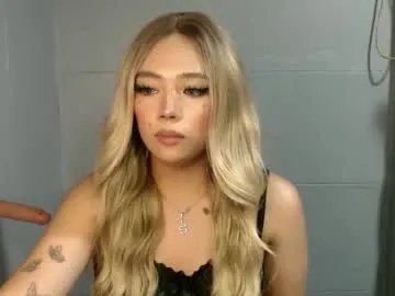 trexie_fucks15 on Chaturbate