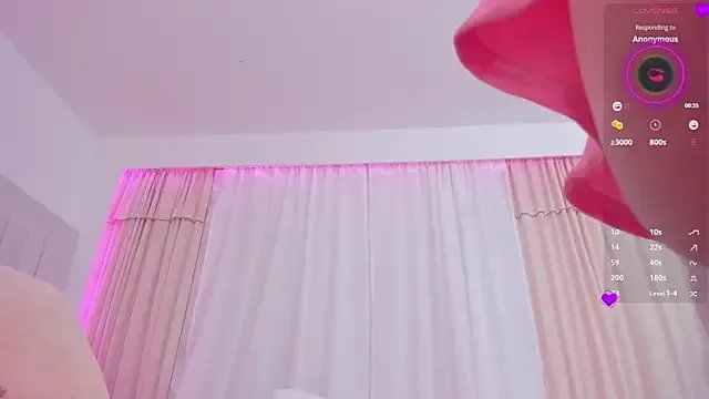 ami_sweet18 on StripChat