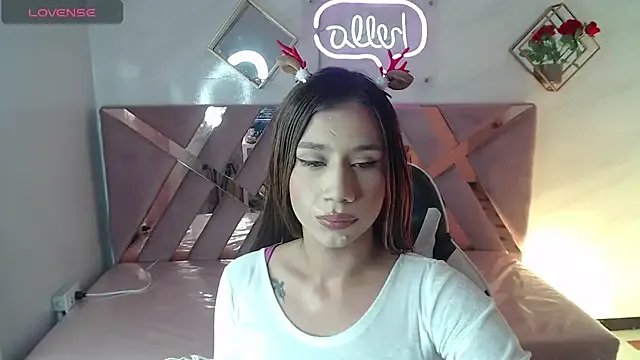 Evy_Luxx_v on StripChat