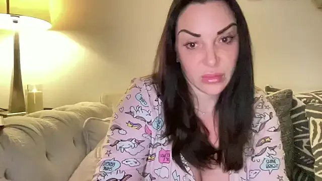 VictoriaSummersUK — keep me wet & get my tits out 